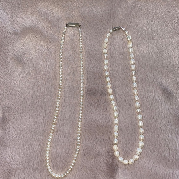 Jewelry - 2 strands of faux pearls